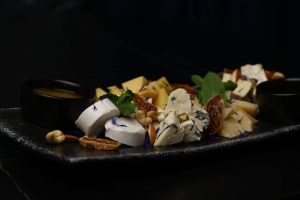 Колекція французьких сирів до вина