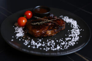 Стейк Рібай Подається з соусом місіссіпі (за 100г)