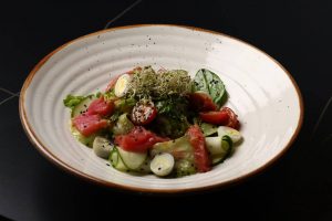 Салат з маринованим тунцем