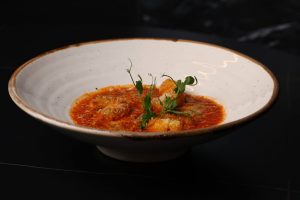 Томатний крем суп з криветками в панко та пармезаном