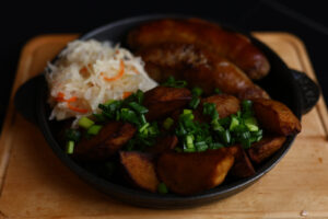 Пательня з ковбасами