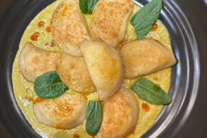 Вареники з картоплею та грибною еспумою